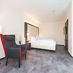 Plaza Hotel 4*