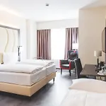 Plaza Hotel 4*