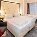 Hotel Plaza 4*