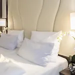 Plaza Hotel 4*