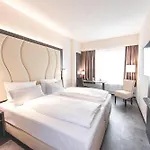 Plaza Hotel 4*