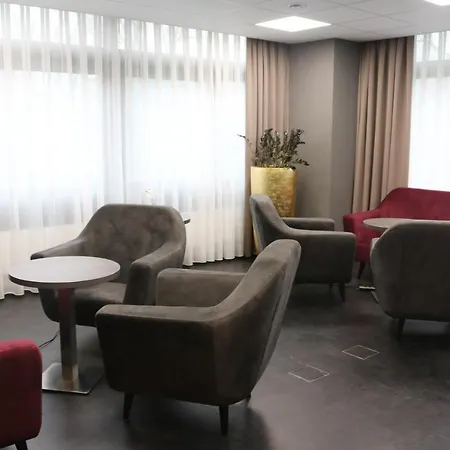 Hotel Western Plaza 4*