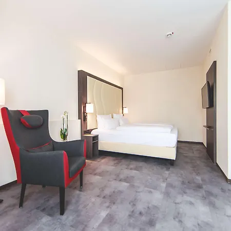 Western Plaza Hotel 4*