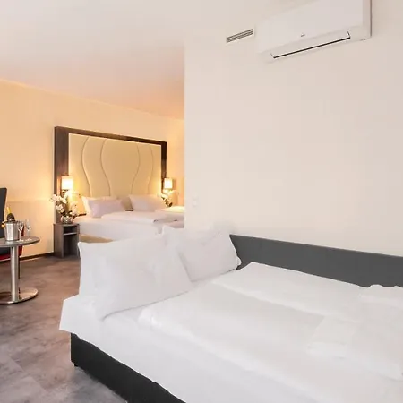 Western Plaza Hotel 4*
