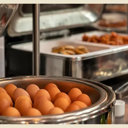 Western Plaza Hotel 4*