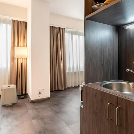 Ξενοδοχείο Plaza 4*