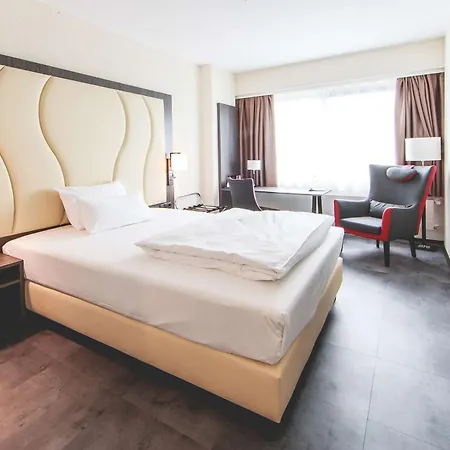 Western Plaza Hotel 4*