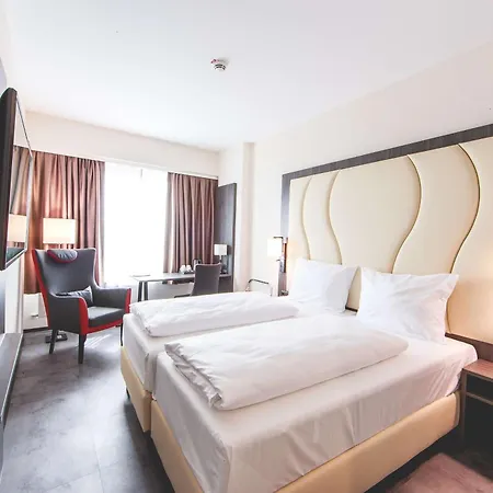 Western Plaza Hotel 4*