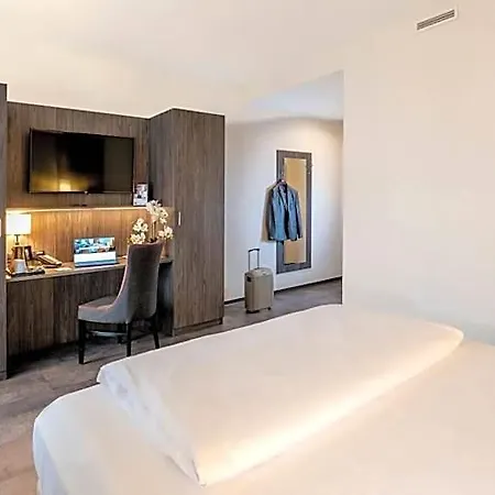 Hotel Plaza 4*