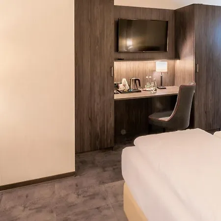 Western Plaza 4*
