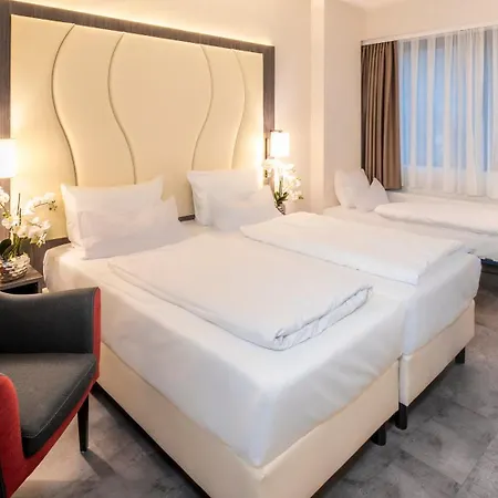 Hotel Western Plaza 4*